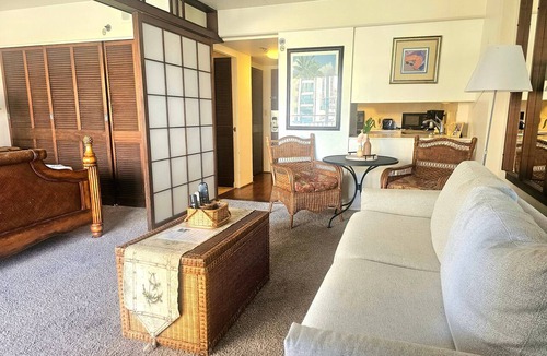 Waikiki Condo | Perfect Location In Waikiki, Near Beach, Shopping, and Dining!