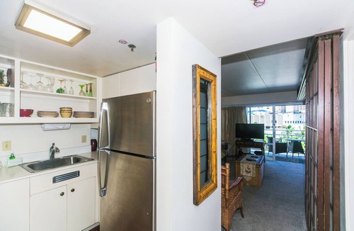 Waikiki Condo | Perfect Location In Waikiki, Near Beach, Shopping, and Dining!