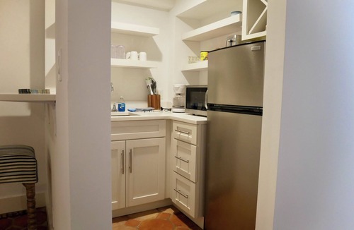 Palm Beach Condo | Perfect Palm Beach Location #2, spacious Condo, WiFi, AC in fabulous Palm Beach.