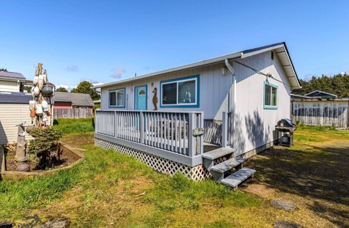 Pacific Beach House | Pet-Friendly Cabin, Steps to Ocean