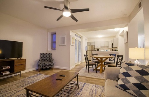 DeBaliviere Place Apartment | Pet-Friendly CWE 2BR · King Bed · Pool · Walk to Forest Park & Barnes-Jewish