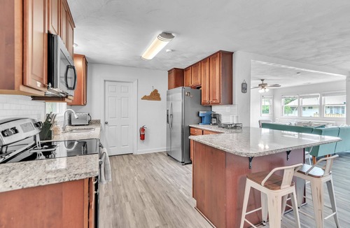 Bayview House | Pet Friendly Family Getaway + 1 Block from Beach + Game Room + Fenced Yard