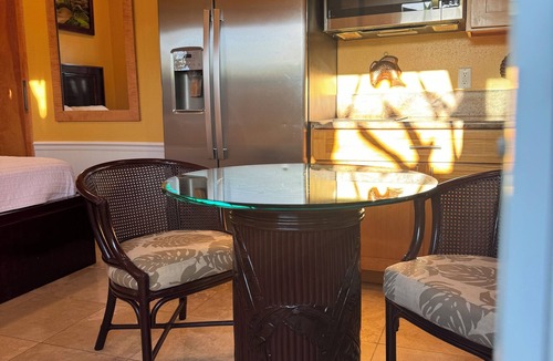 Diamond Head - Kapahulu - St. Louis Apartment | Pet Friendly Guesthouse With Private Yard + Free Prkg
