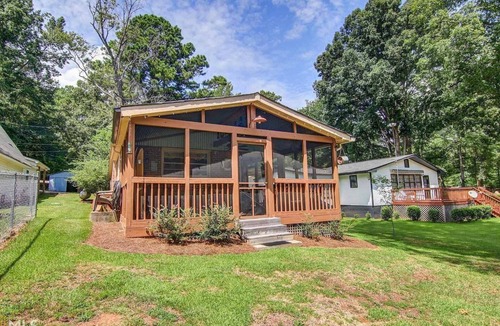 Covington House | Pet-Friendly Lakefront Bungalow on Jackson Lake - Sleeps 6