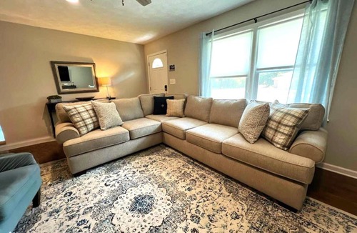 Addison Heights House | Pet-Friendly Marietta Retreat Near Town Center