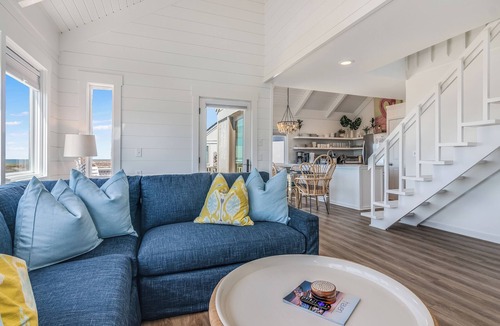 South Beach House | Pet Friendly Ocean front villa taking in all the views of South beach. Walking distance to club