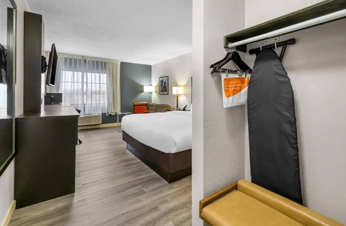 Brewerton Hotel | Pet-friendly Unit Near Oneida Shores – 2 Miles from Scenic Park