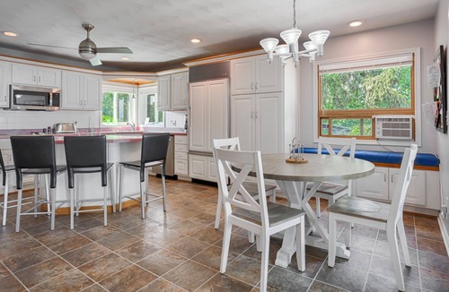 Town of Torrey House | Phil's Paradise at Perry Point: Pet Friendly + Seneca Lake Wine Trail Retreat!