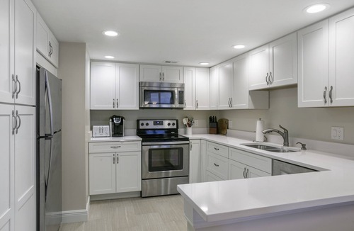 Singer Island Condo | Phoenix Towers Condo on the Ocean with Private Beach, Pool and other Accessories