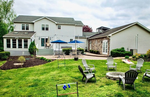 Stroudsburg Cabin | Pickleball, theater, game room, hot tub, & gym!