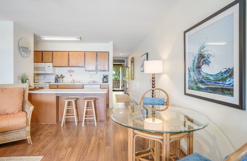 Wailua House Lots Condo | "Picture Perfect: Oceanfront Gem on the Top Floor at Wailua Bay View!"