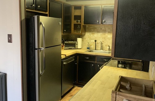 Beech Mountain Ski Chalet | Pine Ridge retreat on Beech Mountain, quiet with fireplace and mountain views!