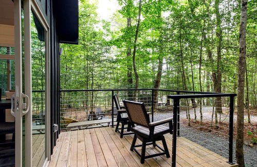 Balsam Grove Cabin | Pisgah Forest Retreat: Cozy Cabin Blending Comfort and Luxury for Glampers, NC