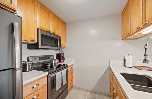 Wailua Condo | Plantation Hale Suites H7, AC, Walk to town, Near Beaches, Comp Wifi