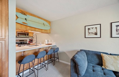 Wailua Condo | Plantation Hale Suites H7, AC, Walk to town, Near Beaches, Comp Wifi