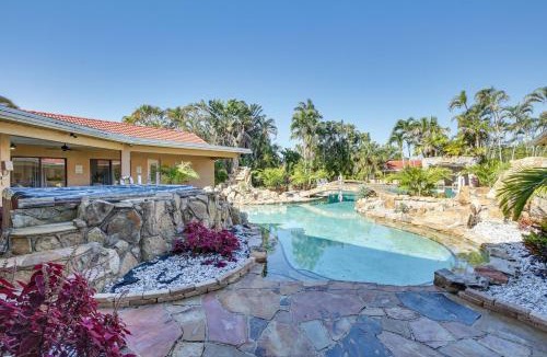 Coral Springs Villa | Pool & Hot Tub: Spacious Villa in Coral Springs!