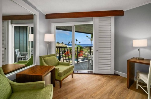Hanamaulu Resort | Pool Ocean View. 4 Star Beachfront Resort. Lanai.AC.Restaurant.Pool. Gym.Spa.
