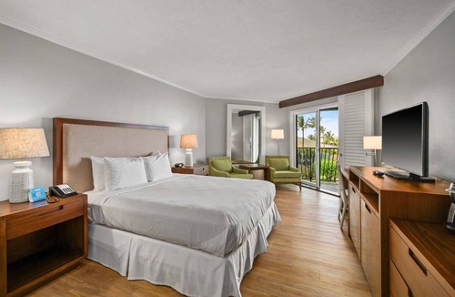 Hanamaulu Resort | Pool Ocean View. 4 Star Beachfront Resort. Lanai.AC.Restaurant.Pool. Gym.Spa.