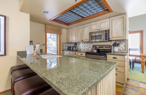 Deer Valley House | Pool Open Year Round! Shuttle to lifts. Top Notch Condo in GREAT Location!