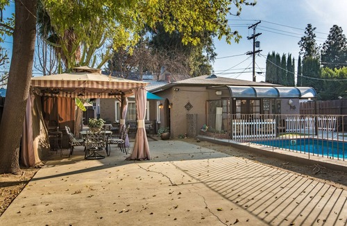 Sherman Oaks House | Pool!Sleep 10,central area. Free parking. Game room. Laundry. Gated.