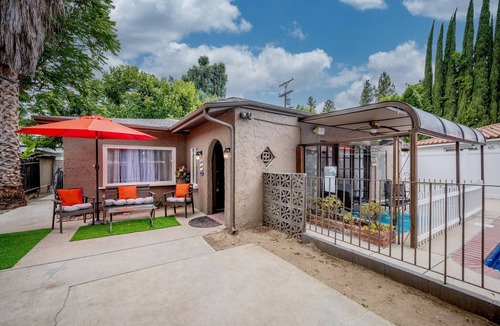 Sherman Oaks House | Pool!Sleep 10,central area. Free parking. Game room. Laundry. Gated.