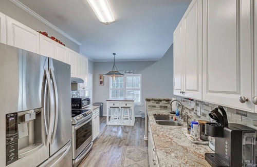 Jefferson House | Poolside Bliss! Family Home 1 Mi to Dtwn Jefferson