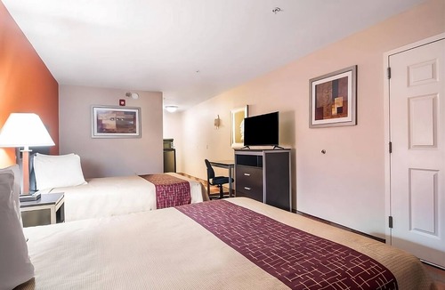 Mableton Hotel | Prime Location! Free Parking, Short Drive to Milford Park and Frog Rock