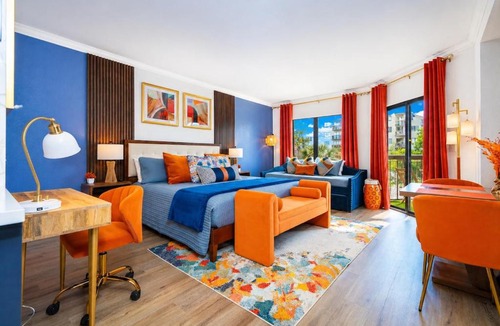 Florida Center Apartment | Prime Studio lake & Pool View 5 min to Universal