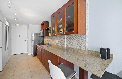 Waikiki Apartment | Prime Waikiki Stay – Steps to the Beach & Dining!