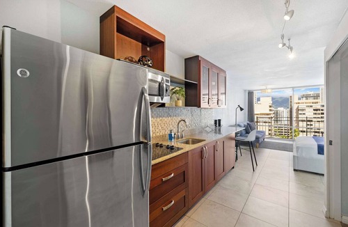 Waikiki Apartment | Prime Waikiki Stay – Steps to the Beach & Dining!