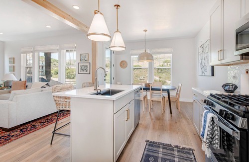 Deer Mountain House | Pristine three-level townhouse with private hot tub, washer/dryer - dog-friendly