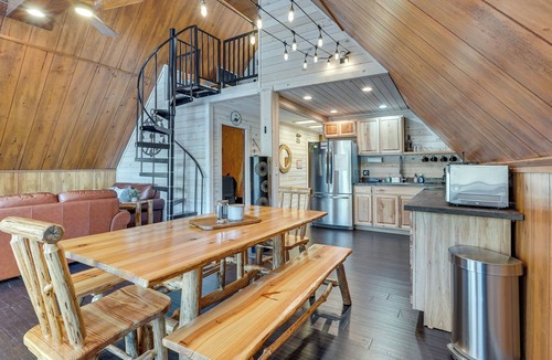 Milledgeville Cabin | Private Beach & Dock! Cozy Lake Sinclair Cabin