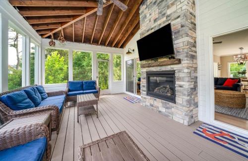 Miami Park House | Private Beach, Hot Tub, Basketball Court, Fire Pit, Screened Porch & SO Much More!