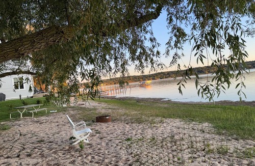 Onekama Apartment | Private beachfront 1BR apt with sofa bed in Onekama