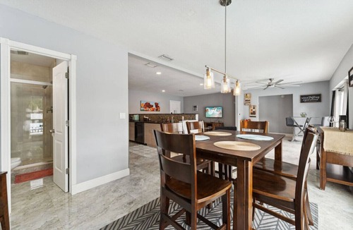 North Andrews Gardens Villa | Private Clean & Cozy Villa for Friends & Families