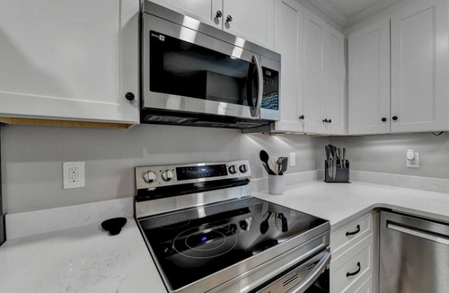 Alpharetta House | "Private Escape"- Single story duplex - Your home away from home.