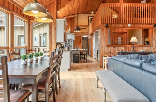 Geneva House | Private FLX Retreat | 200' Seneca Lakefront | Pool