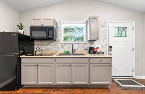 Lawrenceville Cabin | Private Guest House - Cozy & Comfortable Near Gas South Arena
