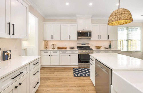 Saint Simons Heights House | Private Heated Pool & Spa | Close to Beaches, Restaurants & Shopping!