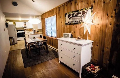 Drake Cabin | Private Hiking Trail! 2.4 miles to Estes Park, near RMNP w/King bed. Dogs ok!