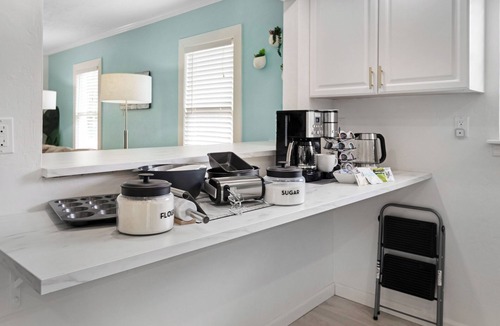 Pompano Beach House | Private Pool, Bar, Putt Green, Jet Tub, King Bed, quiet town 5min drive to beach