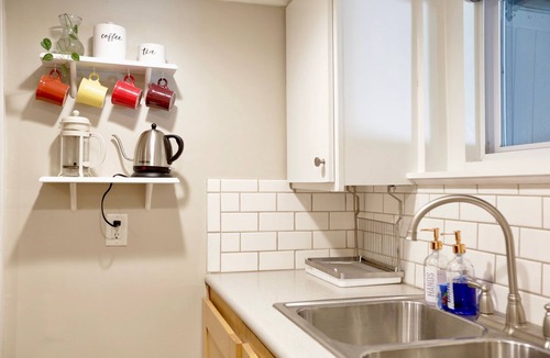 Candler Park Apartment | Private Suite in Little Five Points – Walkable, Hot Tub, Kitchen, Parking