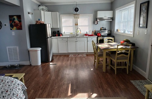 Mount Airy House | PROMO 10% WEEKLY/20% MONTHLY Pet Friendly, Home, private fenced yard.
