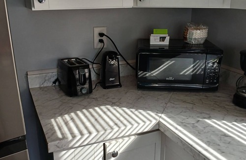 Mount Airy House | PROMO 10% WEEKLY/20% MONTHLY Pet Friendly, Home, private fenced yard.