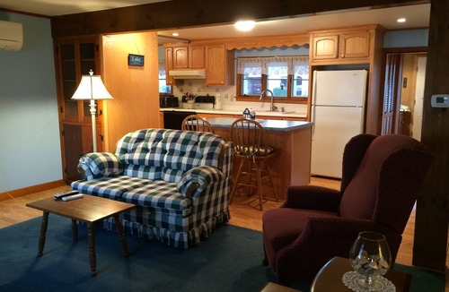 Geneva Cottage | Quaint Country-Style Cottage On Seneca Lake
