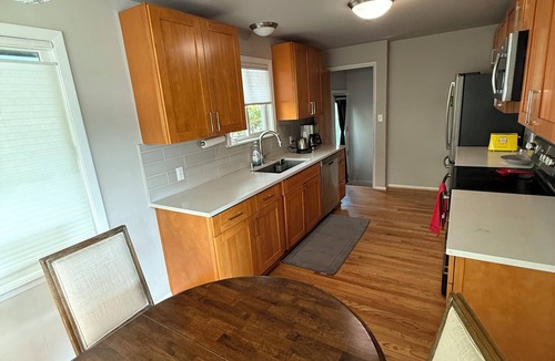 North Queen Anne House | Queen Anne Hillside 3BR with AC and stunning sunny views.