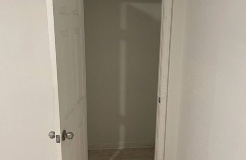 Lindridge-Martin Manor House | Quiet Basement unit in a central upscale Atlanta area