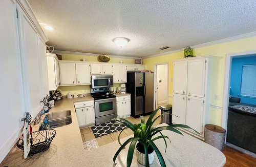 Brunswick House | Quiet Location convenient to I-95 & Beach Causeways!