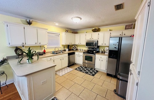 Brunswick House | Quiet Location convenient to I-95 & Beach Causeways!