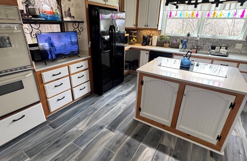 Hickman House | Quiet, spacious countryside, Farm house retreatj!